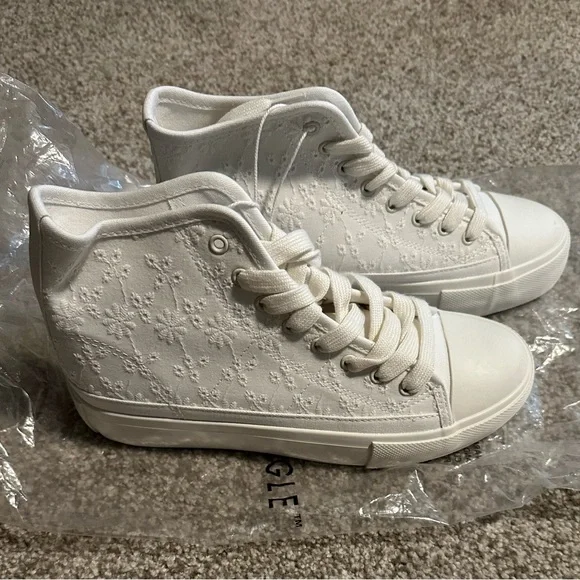 American Eagle Outfitters Shoes American Eagle White Floral